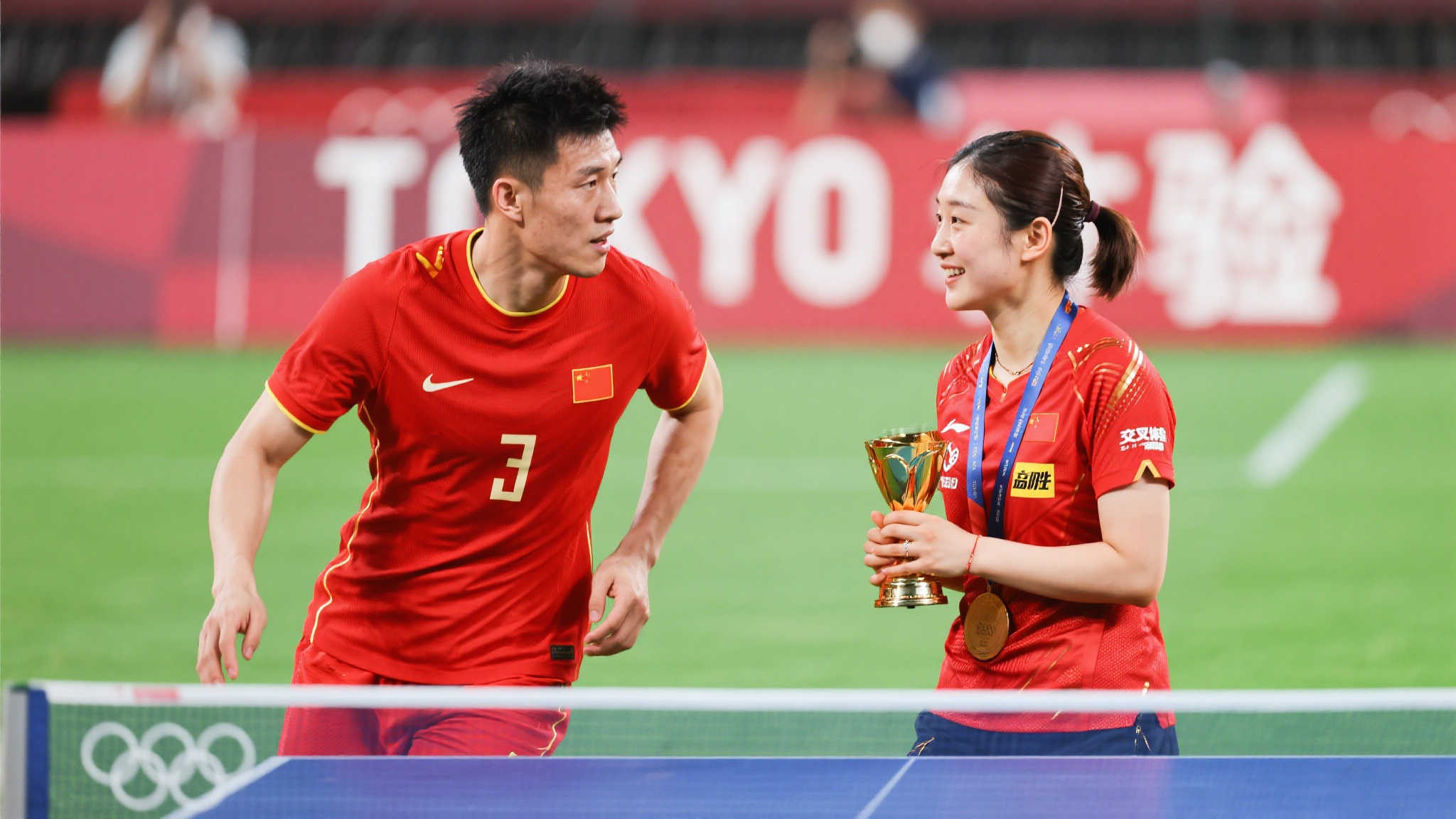 冯潇霆：我能在你那拿到分吗？陈梦：我绝不会让你空手而归。