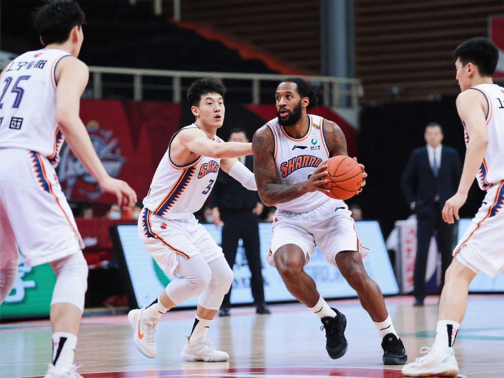 上海队悬崖边缘:洛夫顿之外,还需寻找新出路 上海队悬崖边缘:洛夫顿之外,还需寻找新出路