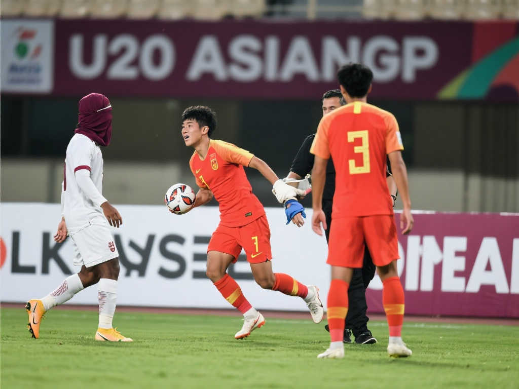 【U20亚洲杯】蒯纪闻建功后伤退 中国队2-1力克卡塔尔